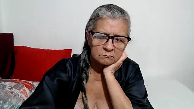Snapshot of candy_mature_ chatting on May 28, 11:07 am candy mature online show from May 28, 11:07 am