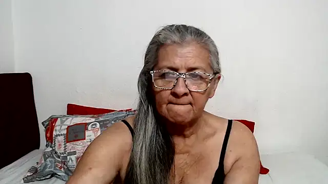 Snapshot of candy_mature_ chatting on June 1, 12:12 am candy mature online show from June 1, 12:12 am