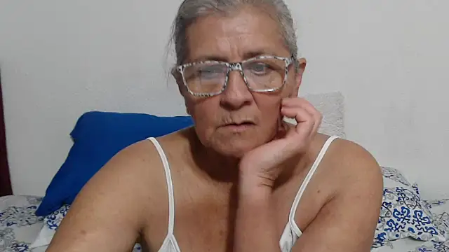 Snapshot of candy_mature_ chatting on June 11, 12:32 am candy mature online show from June 11, 12:32 am