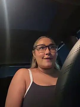 Snapshot of DarianaGuzz chatting on October 21, 1:39 am DarianaGuzz online show from October 21, 1:39 am