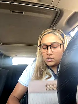 Snapshot of DarianaGuzz chatting on October 21, 6:41 pm DarianaGuzz online show from October 21, 6:41 pm
