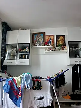 AvaLloyd online show from March 22, 1:19 pm