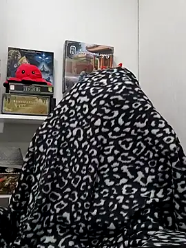 ElliMoor online show from December 9, 7:28 am