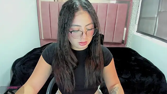 Snapshot of MiaWils_ chatting on July 1, 7:13 pm MiaWils online show from July 1, 7:13 pm