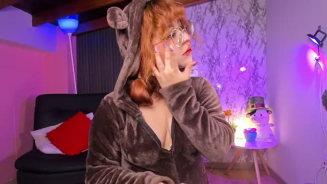 chloe blue online show from October 27, 11:25 am