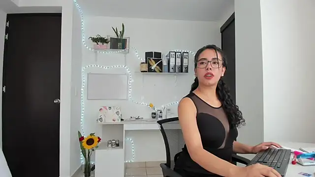 Snapshot of susana_monroy chatting on May 6, 6:46 pm susana monroy online show from May 6, 6:46 pm