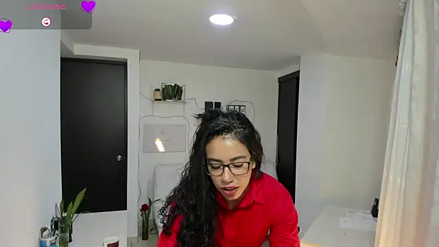 Snapshot of susana_monroy chatting on May 26, 8:54 am susana monroy online show from May 26, 8:54 am