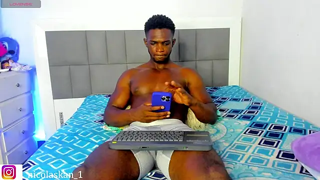 nicolaskan online show from August 8, 5:26 pm