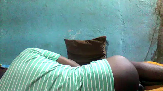 Snapshot of little__joy chatting on March 7, 1:24 am little joy online show from March 7, 1:24 am