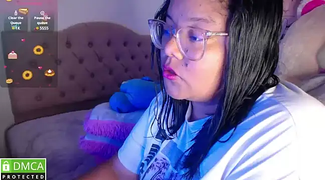 Snapshot of KittyHot20 chatting on March 20, 11:23 pm KittyHot20 online show from March 20, 11:23 pm