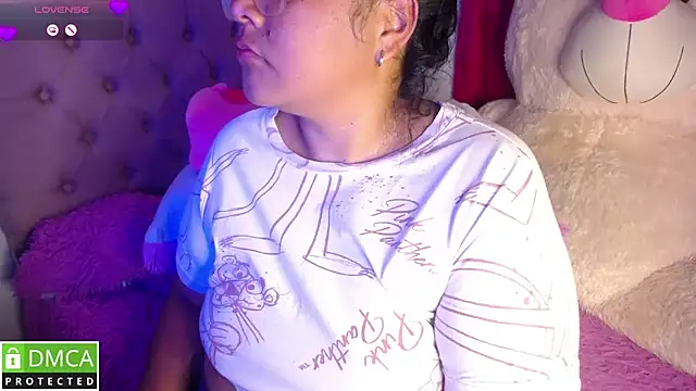 Snapshot of KittyHot20 chatting on November 17, 1:44 am KittyHot20 online show from November 17, 1:44 am