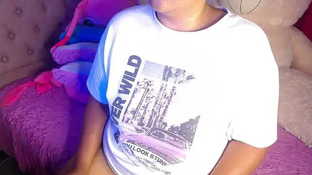 Snapshot of KittyHot20 chatting on December 5, 9:18 am KittyHot20 online show from December 5, 9:18 am