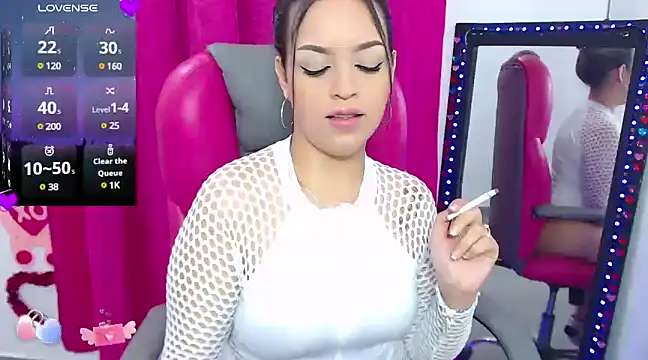 Snapshot of krysten_ritter2 chatting on December 7, 8:11 am krysten ritter2 online show from December 7, 8:11 am