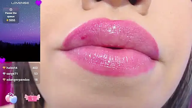 Snapshot of krysten_ritter2 chatting on February 8, 9:46 am krysten ritter2 online show from February 8, 9:46 am