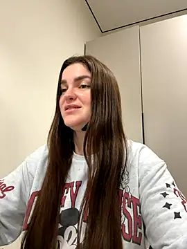 Karolina llove online show from December 3, 7:01 pm