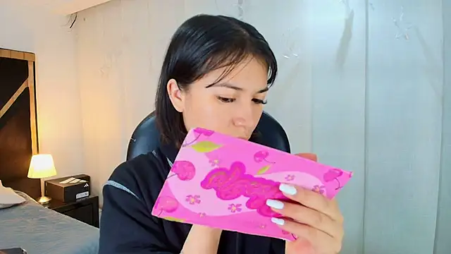 lina bedoya  online show from February 17, 11:50 am