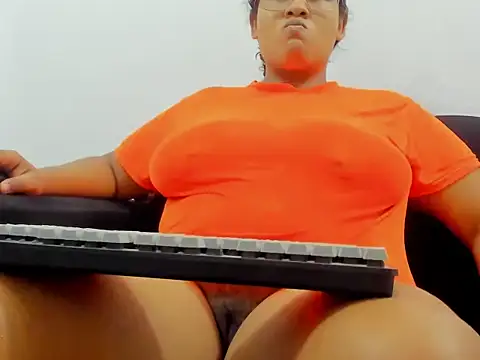 Snapshot of Kika_teem chatting on October 19, 6:52 pm Kika teem online show from October 19, 6:52 pm