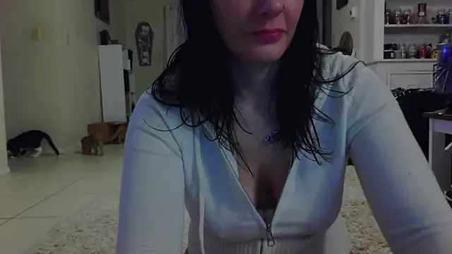 Snapshot of CrystalLakeXO chatting on October 31, 5:52 am CrystalLakeXO online show from October 31, 5:52 am