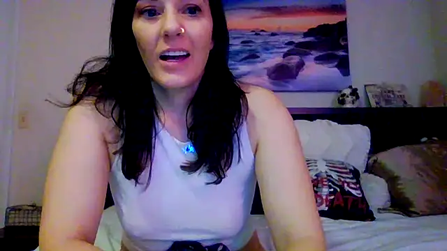 Snapshot of CrystalLakeXO chatting on November 8, 6:46 am CrystalLakeXO online show from November 8, 6:46 am