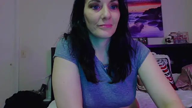 Snapshot of CrystalLakeXO chatting on November 30, 5:11 am CrystalLakeXO online show from November 30, 5:11 am