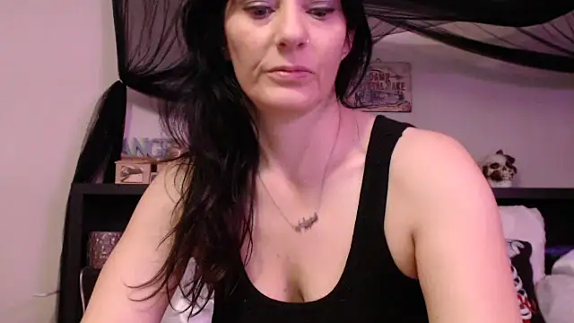 Snapshot of CrystalLakeXO chatting on June 21, 4:59 am CrystalLakeXO online show from June 21, 4:59 am