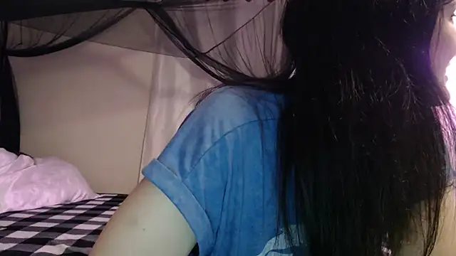 Snapshot of CrystalLakeXO chatting on June 24, 4:44 am CrystalLakeXO online show from June 24, 4:44 am