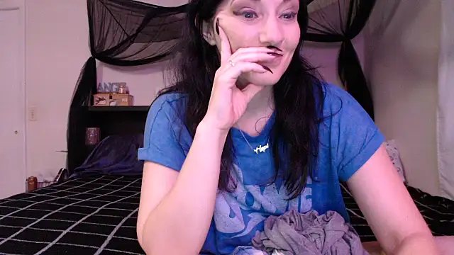 Snapshot of CrystalLakeXO chatting on June 30, 4:57 am CrystalLakeXO online show from June 30, 4:57 am