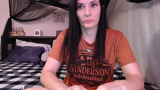 Snapshot of CrystalLakeXO chatting on July 12, 9:22 am CrystalLakeXO online show from July 12, 9:22 am