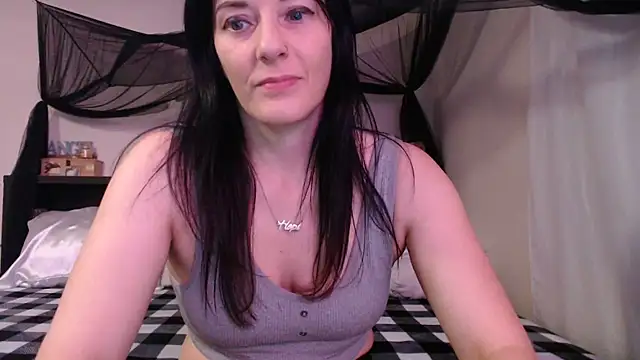 Snapshot of CrystalLakeXO chatting on July 16, 8:20 am CrystalLakeXO online show from July 16, 8:20 am