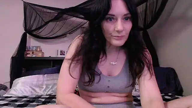Snapshot of CrystalLakeXO chatting on July 23, 7:06 am CrystalLakeXO online show from July 23, 7:06 am