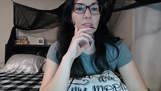 Snapshot of CrystalLakeXO chatting on July 26, 12:23 pm CrystalLakeXO online show from July 26, 12:23 pm