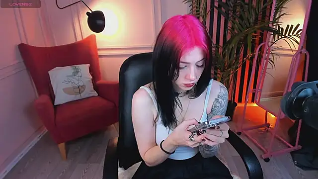 arielabradberry online show from December 19, 10:13 am