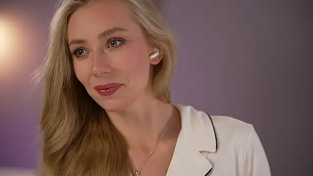 Snapshot of Vika54784 chatting on November 8, 3:29 am Vika54784 online show from November 8, 3:29 am