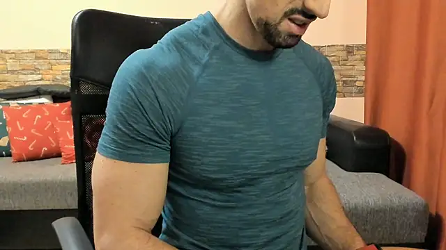 HotHunkTrainer online show from March 13, 8:54 am