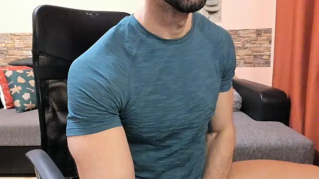 HotHunkTrainer online show from April 27, 8:12 am