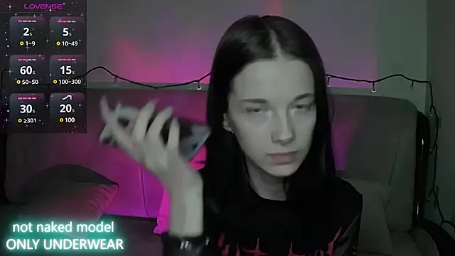 Snapshot of Miya_Dream_UKR chatting on December 22, 12:07 am Miya Dream UKR online show from December 22, 12:07 am