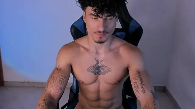 Snapshot of Thomas_Fit1 chatting on June 24, 12:53 am Thomas Fit1 online show from June 24, 12:53 am