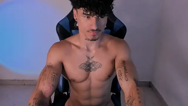 Snapshot of Thomas_Fit1 chatting on June 24, 12:59 pm Thomas Fit1 online show from June 24, 12:59 pm