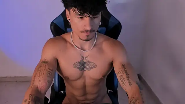 Snapshot of Thomas_Fit1 chatting on June 30, 12:50 pm Thomas Fit1 online show from June 30, 12:50 pm