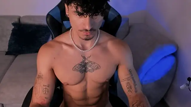 Snapshot of Thomas_Fit1 chatting on July 1, 1:02 pm Thomas Fit1 online show from July 1, 1:02 pm