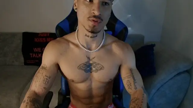 Snapshot of Thomas_Fit1 chatting on July 6, 12:35 pm Thomas Fit1 online show from July 6, 12:35 pm