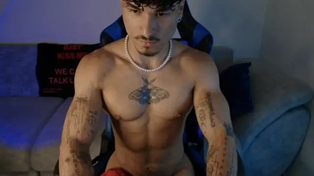 Snapshot of Thomas_Fit1 chatting on July 6, 3:14 pm Thomas Fit1 online show from July 6, 3:14 pm