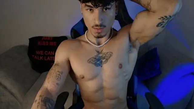 Snapshot of Thomas_Fit1 chatting on July 10, 2:08 pm Thomas Fit1 online show from July 10, 2:08 pm