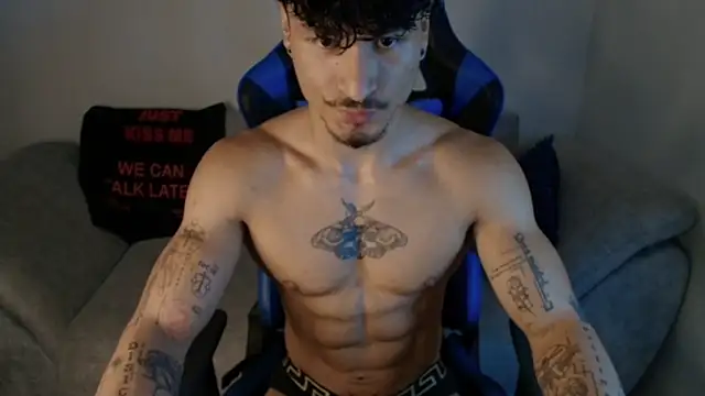 Snapshot of Thomas_Fit1 chatting on July 12, 12:23 am Thomas Fit1 online show from July 12, 12:23 am