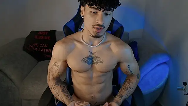 Snapshot of Thomas_Fit1 chatting on July 16, 12:33 pm Thomas Fit1 online show from July 16, 12:33 pm