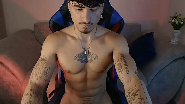 Snapshot of Thomas_Fit1 chatting on July 28, 4:39 pm Thomas Fit1 online show from July 28, 4:39 pm