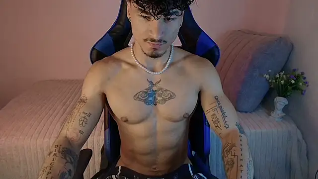 Snapshot of Thomas_Fit1 chatting on July 31, 12:59 pm Thomas Fit1 online show from July 31, 12:59 pm