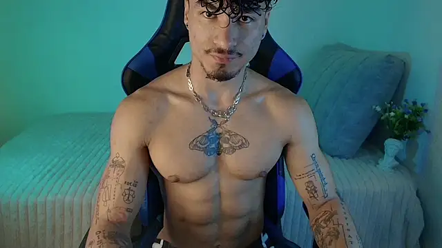 Snapshot of Thomas_Fit1 chatting on August 4, 1:03 pm Thomas Fit1 online show from August 4, 1:03 pm
