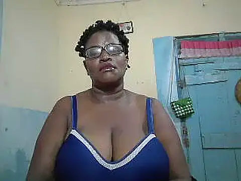 Snapshot of sexy_bigboobss chatting on May 26, 6:31 am sexy bigboobss online show from May 26, 6:31 am