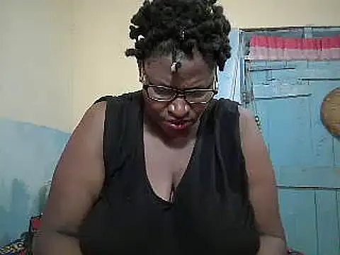 Snapshot of sexy_bigboobss chatting on May 27, 6:54 am sexy bigboobss online show from May 27, 6:54 am